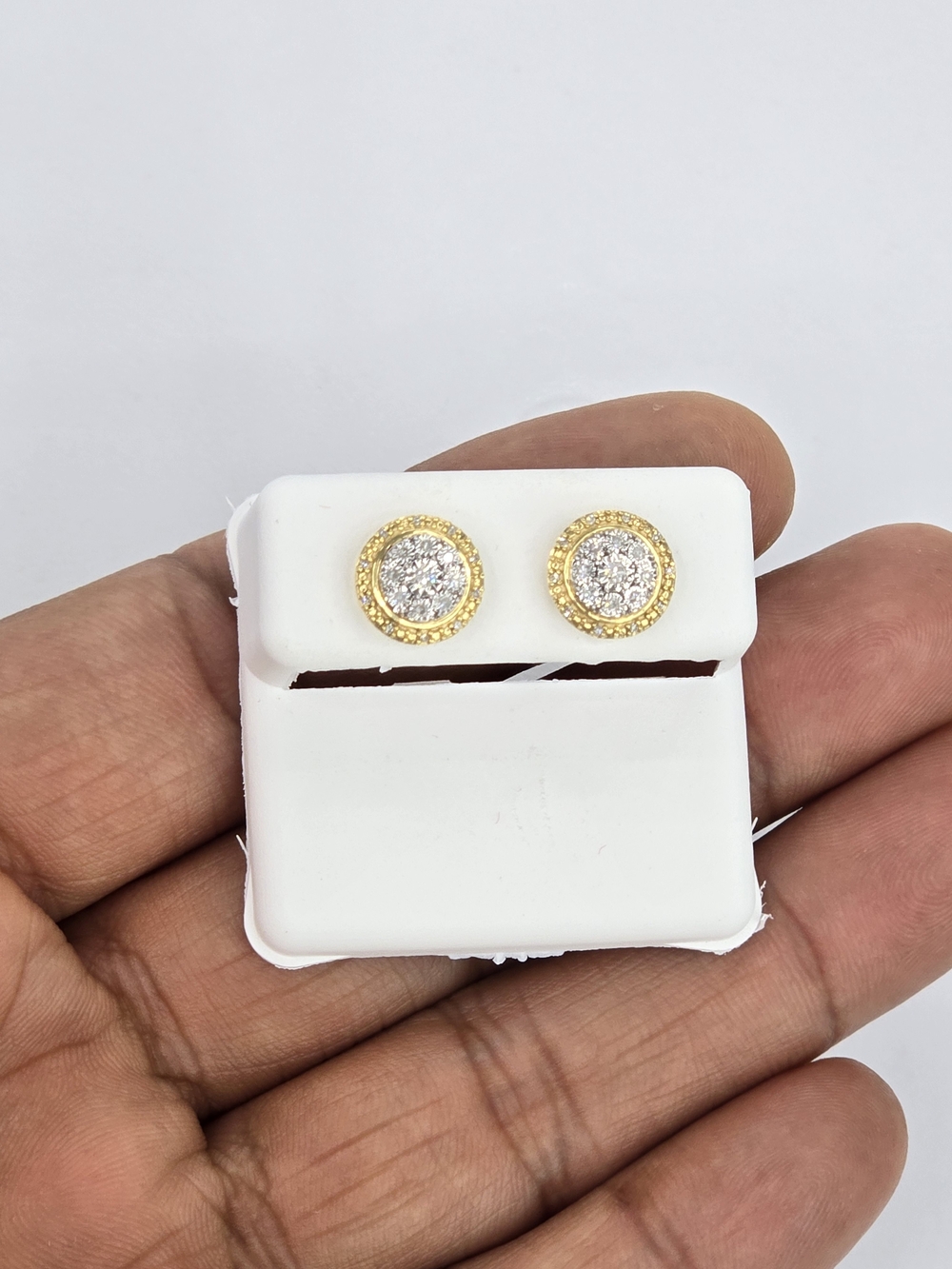 Real Diamond 10k Gold Round Stud Earring